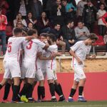 Antonio Casas celebra un gol con el Sevilla.