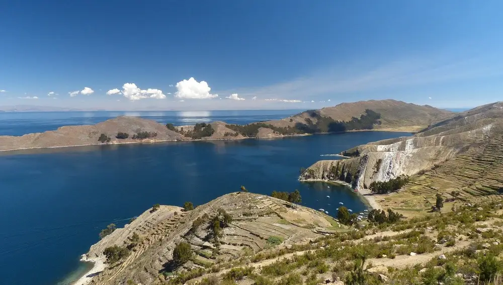 Vista de un fragmento del lago Titicaca.