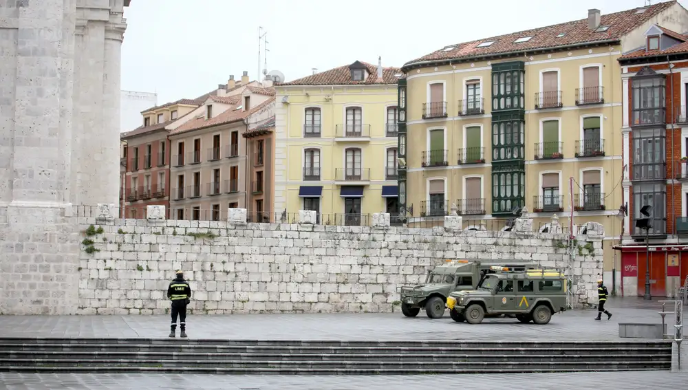 Militares de la UME en los alrededores de la catedral de Valladolid