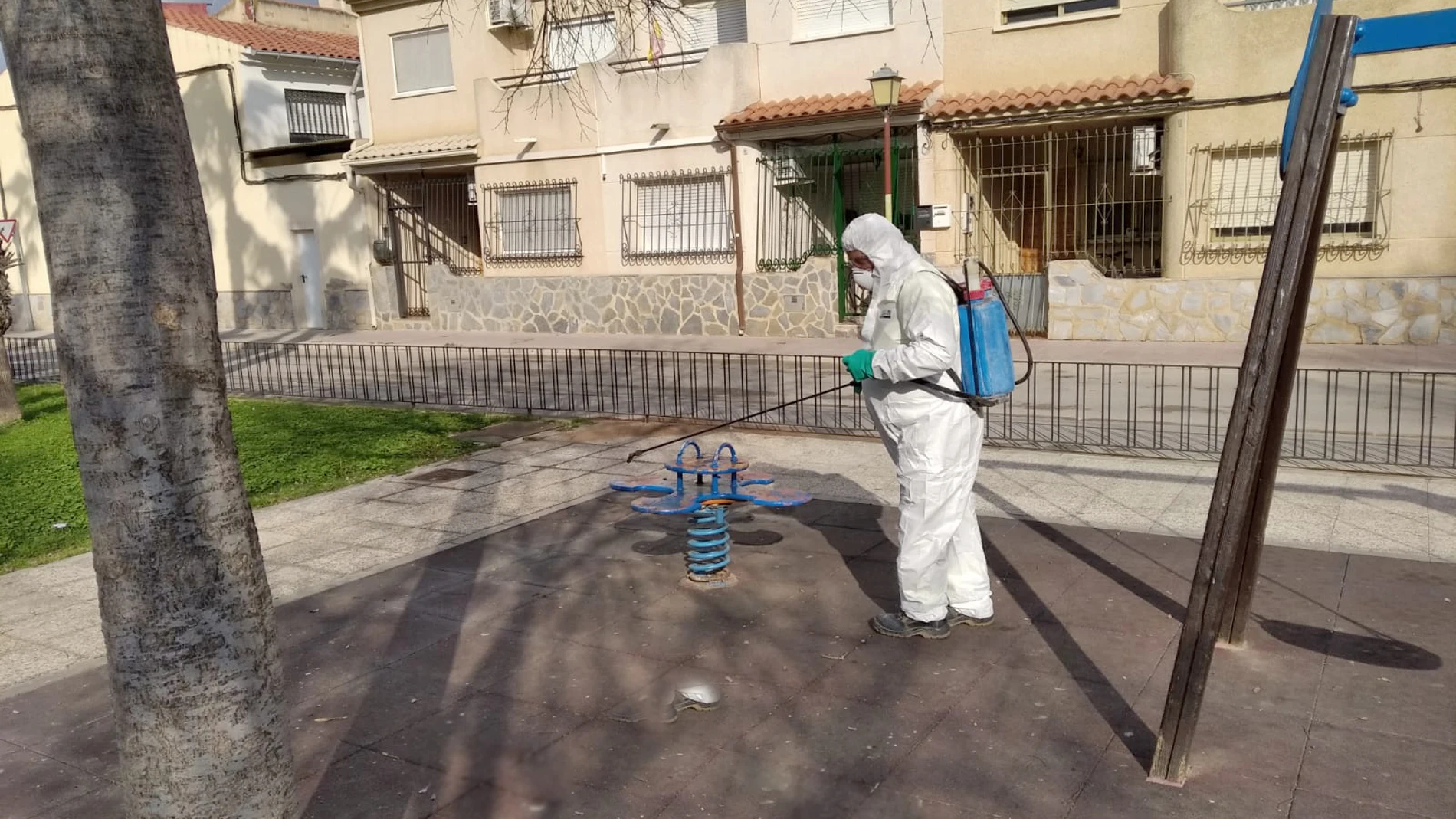 Los servicios públicos han iniciado la limpieza y desinfección de los parques de la ciudad de Murcia
