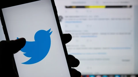 Logo de Twitter en una pantalla de teléfono móvil