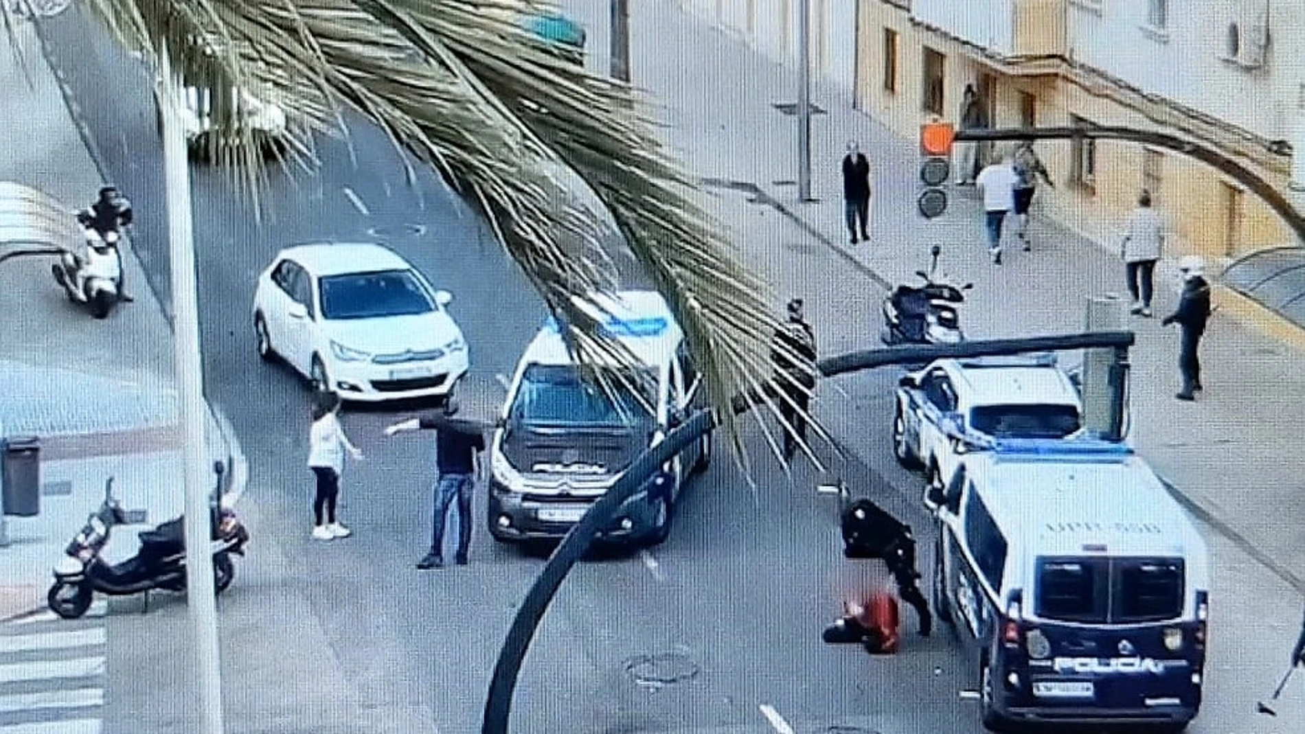 Cádiz.-Coronavirus.-Sucesos.- Dos detenidos en Cádiz y dos menores denunciados por incumplimiento del Estado de Alarma