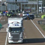 Efectivos de la Policía Nacional y de la Guardia Civil realizan controles en la frontera con Portugal en Caya, Bajadoz.