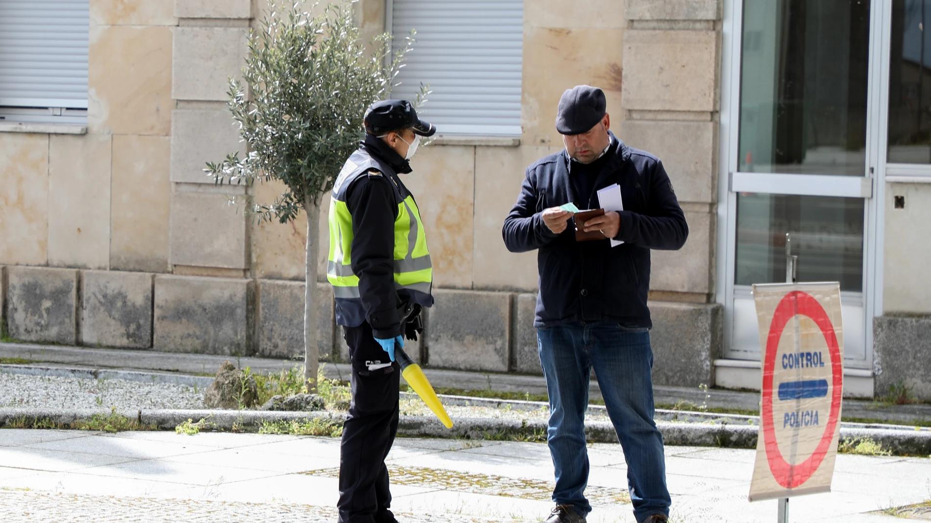 Controles de fronteras terrestres restablecidos por el coronavirus