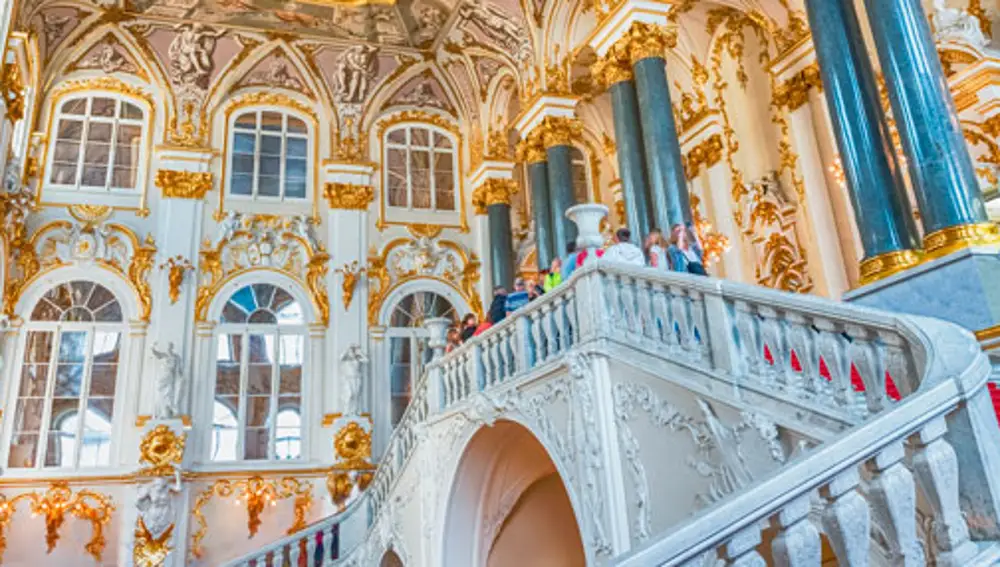 El Museo del Hermitage ​de San Petersburgo, Rusia, es una de las mayores pinacotecas y museos de antigüedades del mundo