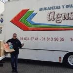 El dueño de la empresa Mundanzas Agustín dona al Hospital Puerta de Hierro de Majadahonda miles de mascarillas de un cliente fallecido.
