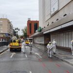 Las brigadas forestales desinfectando las calles de Murcia