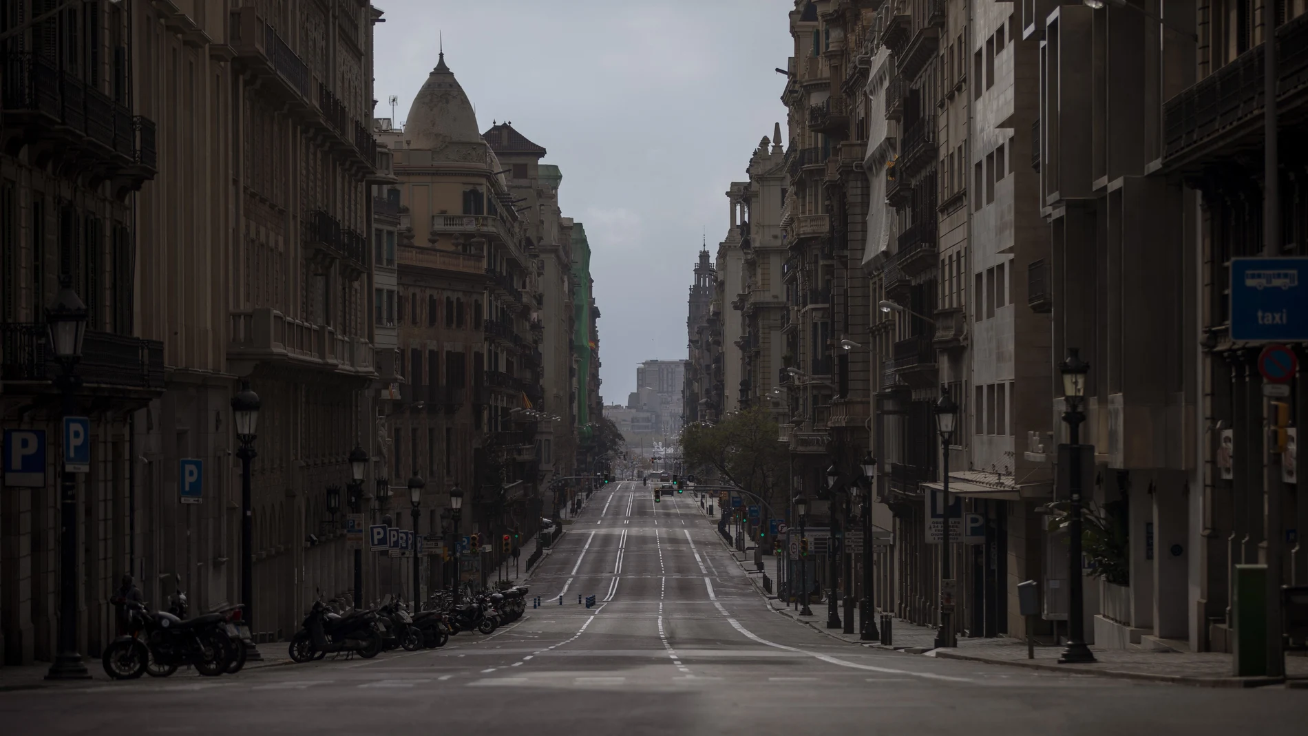 La Vía Laietana de Barcelona completamente vacía