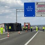 Accidente de tráfico de un camión al salirse de la vía en la A-15, en Frechilla de Almazán (Soria)