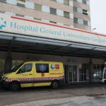 Ambulancias en la entrada del Hospital Gregorio Marañón