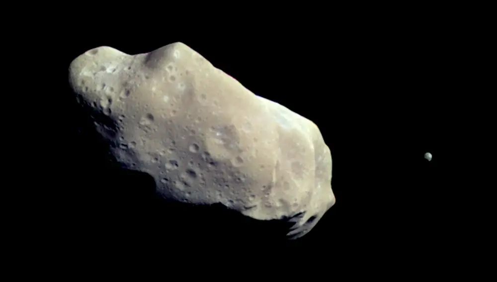 El asteroide 243 Ida tiene un satélite propio, pese a que sólo mide 31,4 kilómetros de diámetro.