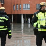 Policías militares de la Unidad Militar de Emergencias (UME) a las puertas de la Residencia de ancianos y tercera edad Caser Santo Ángel, donde han llegado para desinfectar las instalaciones, en Murcia (España), a 24 de marzo de 2020.24/03/2020;COVID-19;CORONAVIRUS;PANDEMIA;ENFERMEDAD;CRISIS;OPERACIÓN BALMISEuropa Press / Europa Press24/03/2020