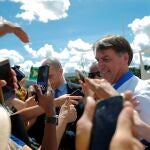 Bolsonaro saluda a sus seguidores durante el coronavirus