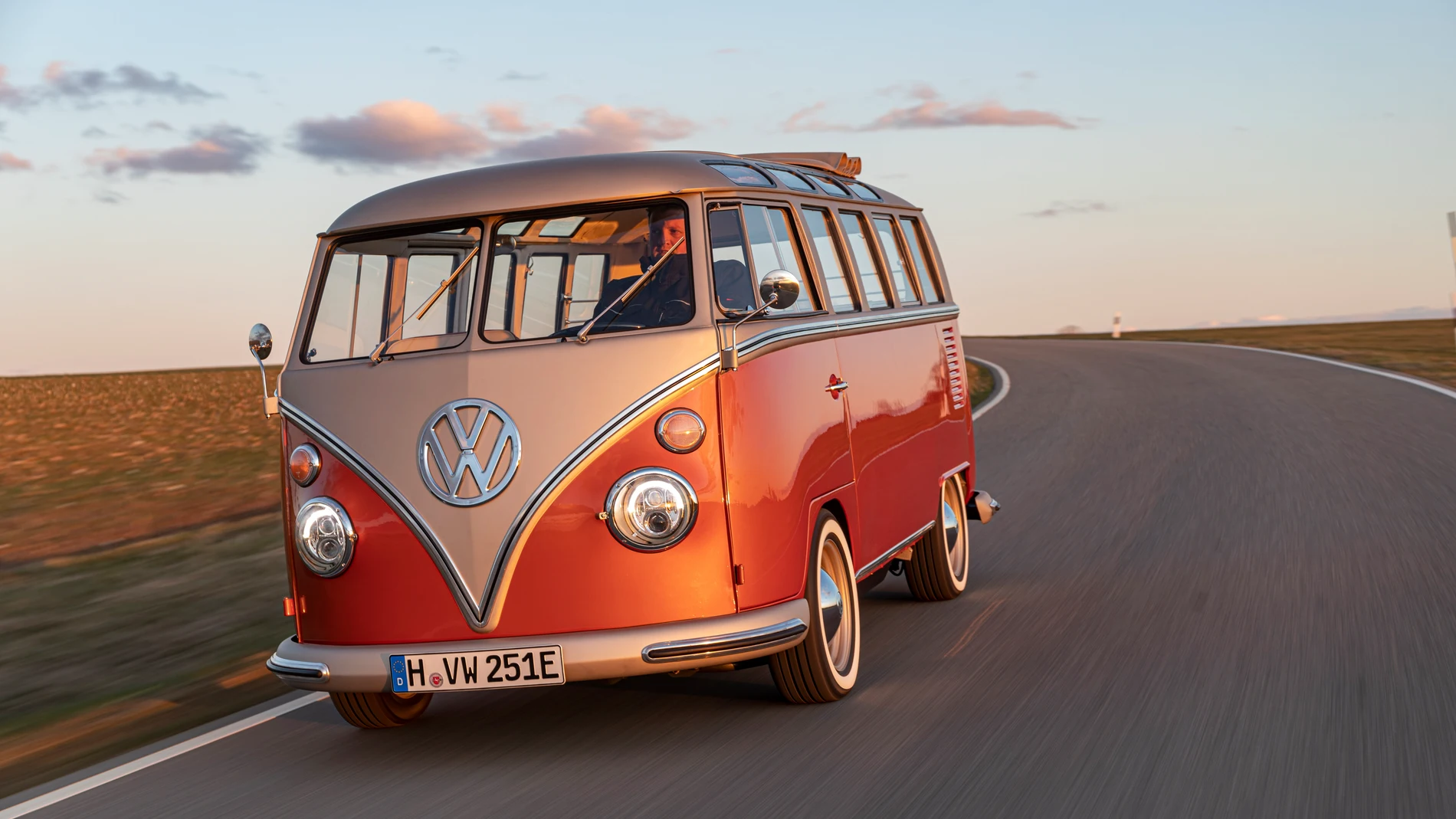 Economía/Motor.- Volkswagen Vehículos Comerciales presenta el e-Bulli, su prototipo eléctrico basado en el T1 Samba Bus