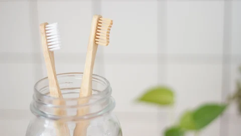 Dientes más blancos en casa.