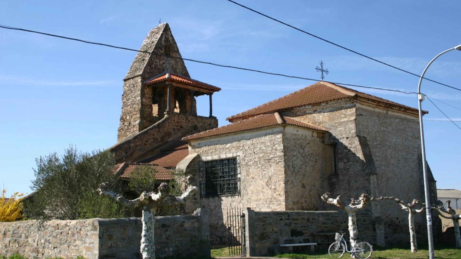 Iglesia del pueblo leonés de Valle de la Valduerna