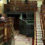 GRAF1758. MADRID, 25/03/2020.- El presidente del Partido Popular, Pablo Casado (i), durante su intervención en el pleno del Congreso que se celebra hoy miércoles en Madrid. Además de la convalidación de los decretos económicos para paliar las consecuencias sociales de la pandemia del coronavirus, el Congreso debate la prórroga del estado de alarma hasta el próximo 11 de abril. EFE/Mariscal POOL