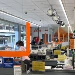 Interior de un supermercado de Consum