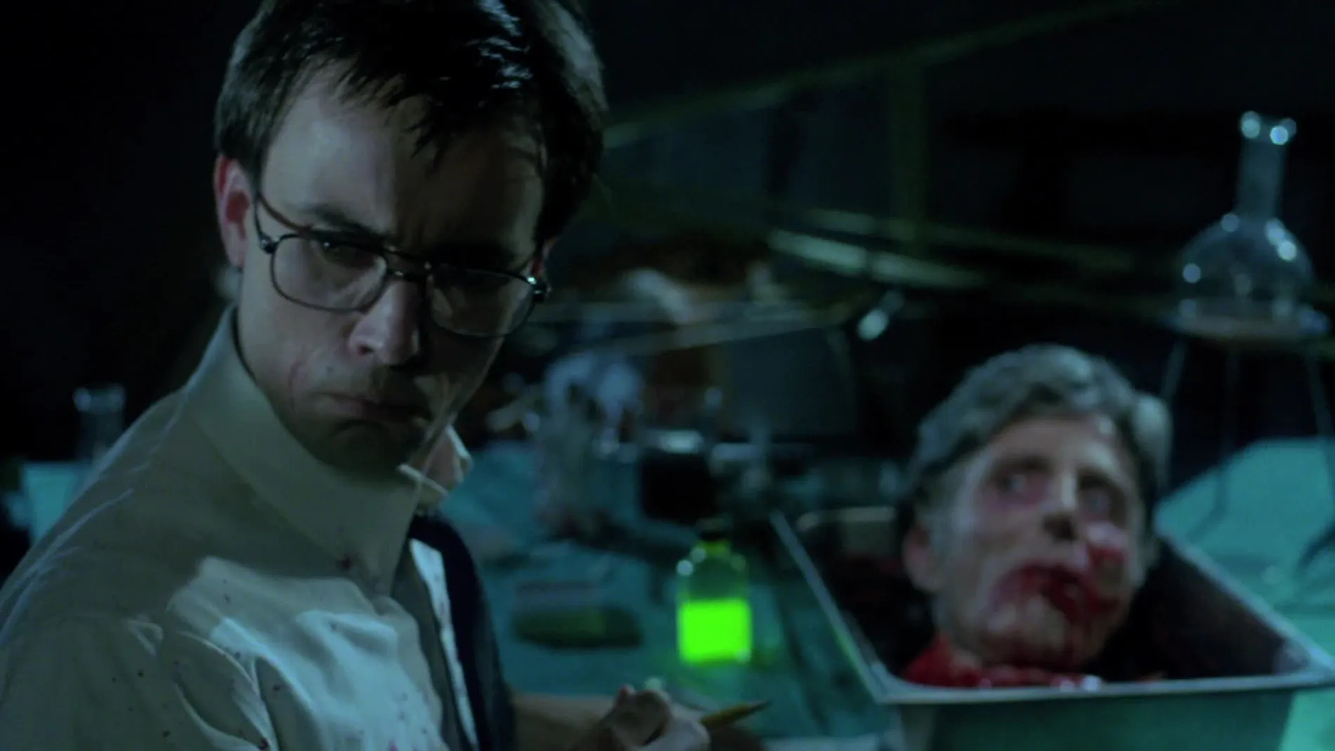 Un fotograma de "Re-Animator" (1985), la película más popular de Stuart Gordon