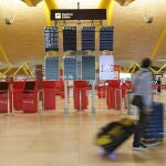 Imagen del Aeropuerto Adolfo Suarez Madrid Barajas vacío, con muy pocos viajeros