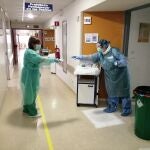 Sanitarios del Hospital Reina Sofía de Córdoba que tratan a pacientes con el coronavirus