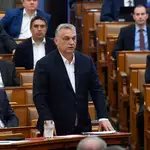 El primer ministro húngaro, el ultranacionalista Viktor Orban, ayer en el Parlamento, que le concedió poderes especiales con el voto en contra de la oposición/EFE