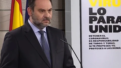 GRAF3639. MADRID, 30/03/2020.- Fotograma tomado de la señal institucional de video de Moncloa del ministro de Transportes, Movilidad y Agenda Urbana, José Luis Ábalos, durante la rueda de prensa que ofrece hoy lunes en el Palacio de La Moncloa, en Madrid, para informar sobre la crisis del coronavirus. Ábalos ha dicho que la decisión de suspender todas las actividades esenciales, que se adoptó sin debate interno, ha sido dura y difícil pero que el Gobierno no se podía permitir vacilar y ha asumido "lo que tenía que asumir". EFE/Moncloa