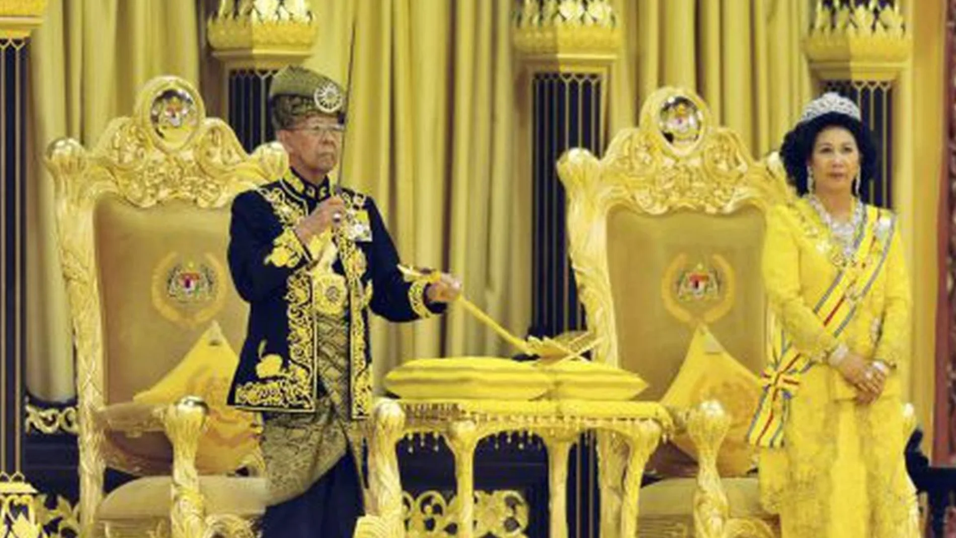 El Rey de Malasia, durante su coronación
