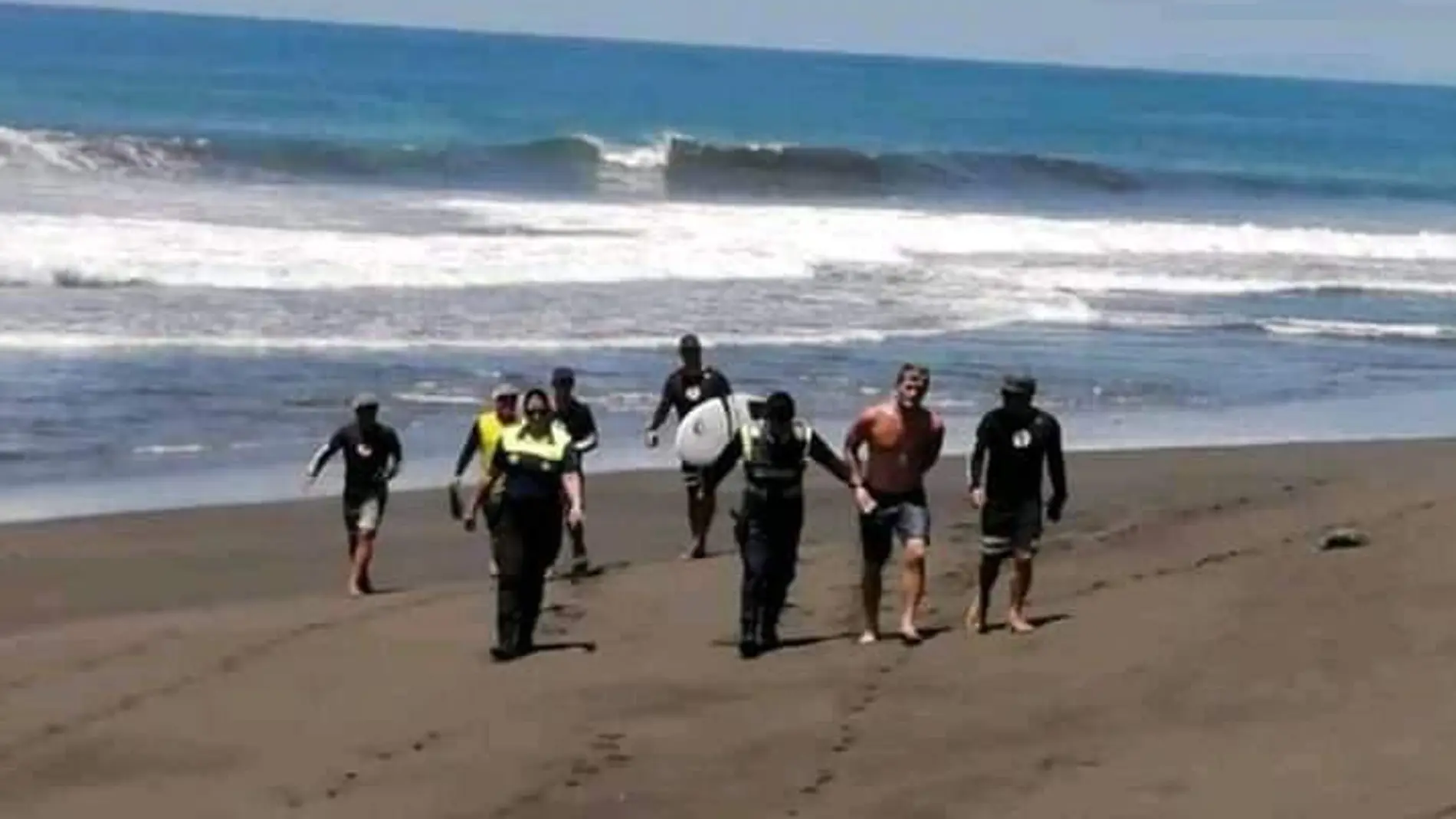 Noe Mar McGonagle, el surfero costarricense, terminó detenido / Twitter