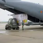  Llega a Madrid el avión del Ejército con un millón de test rápidos de China