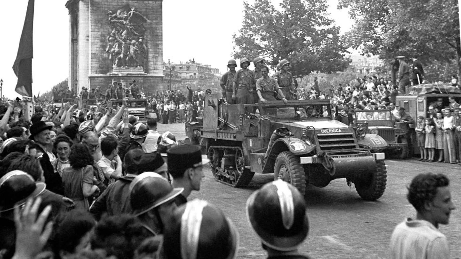 Imagen del "Guernica" durante la Liberación de París, en agosto de 1945