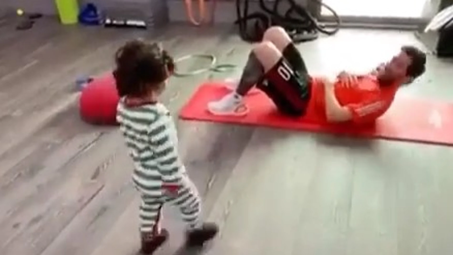 Messi y uno de sus hijos, Ciro