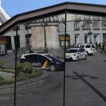 Vehículos de la Policía Nacional que pratrullan por la seguridad ciudadana. EFE/JuanJo Martín