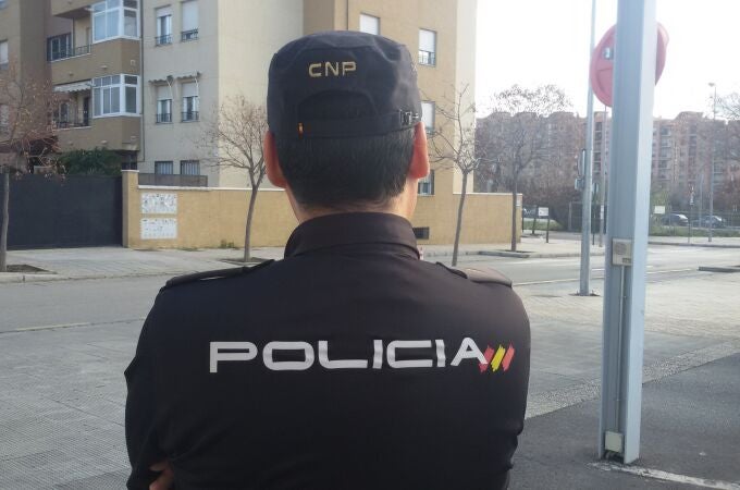 Granada.- Sucesos.- Policía Nacional detiene a tres individuos en una casa cuya puerta habrían forzado