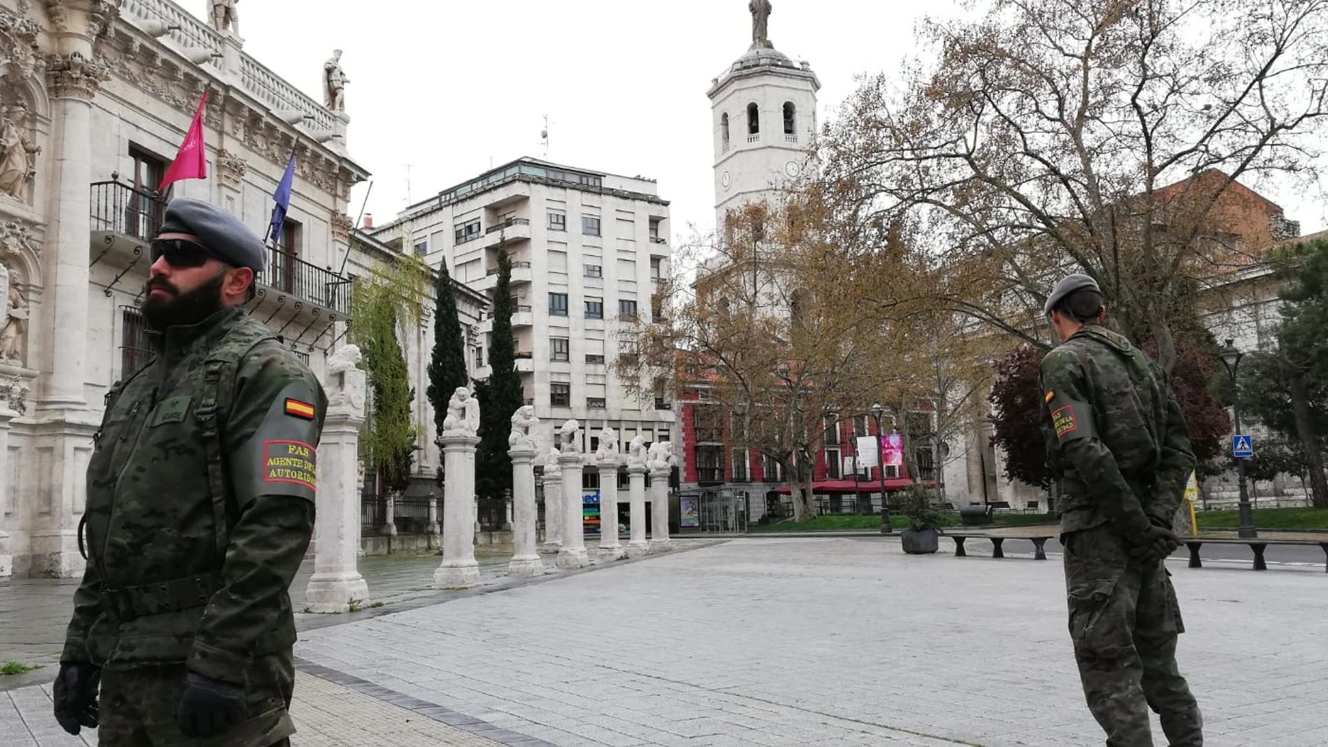 Labores de vigilancia del Ejército en la Plaza de la Universidad de Valladolid