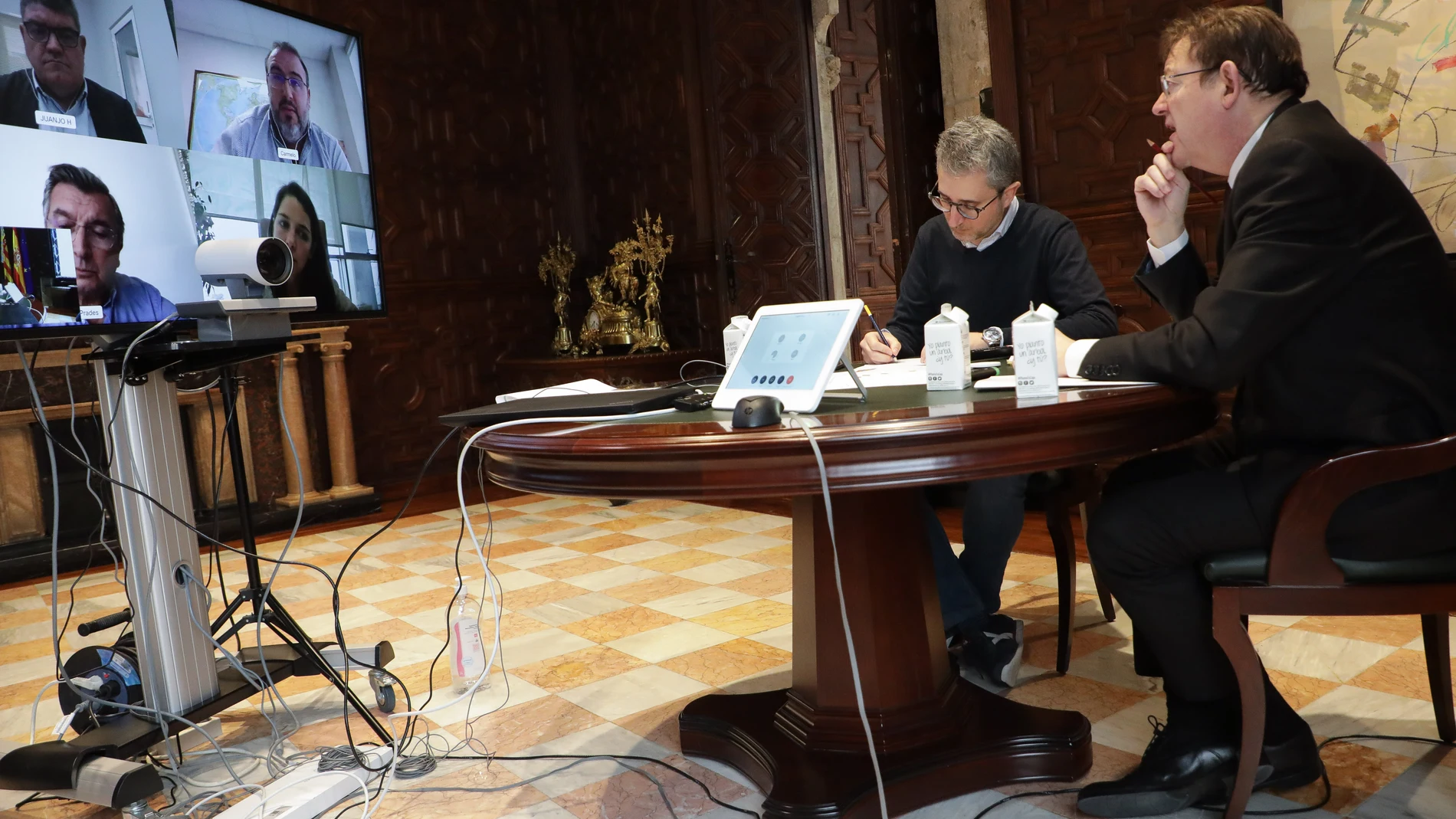 El presidente Ximo Puig junto al conseller de Política Territorial, Arcadi España