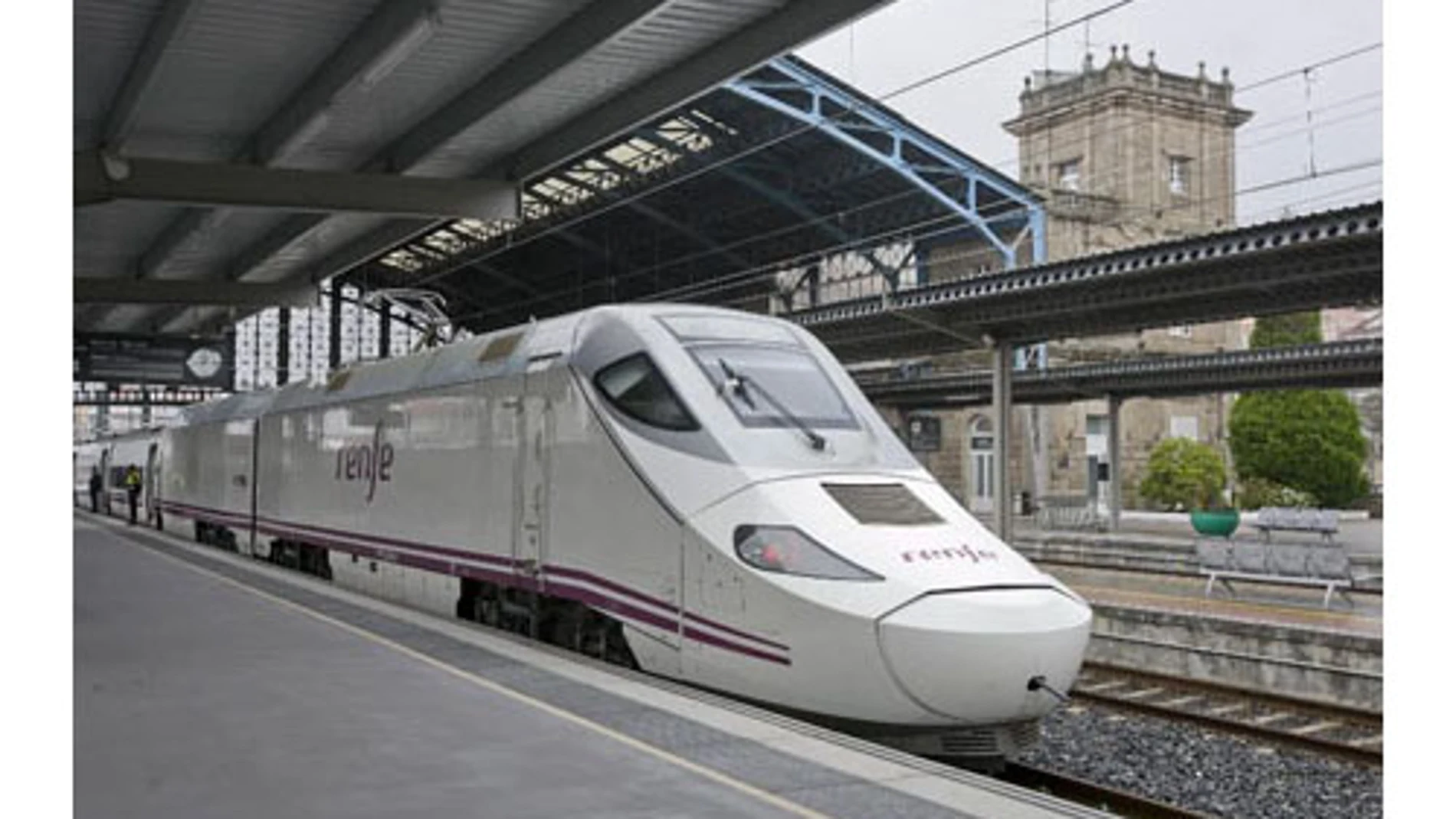 Un tren de la serie 730 como los que Renfe ha modificado para trasladar a pacientes del coronavirus