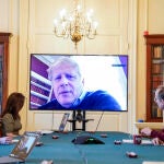 El primer ministro británico participa por videoconferencia en la reunión del comité de expertos de coronavirus