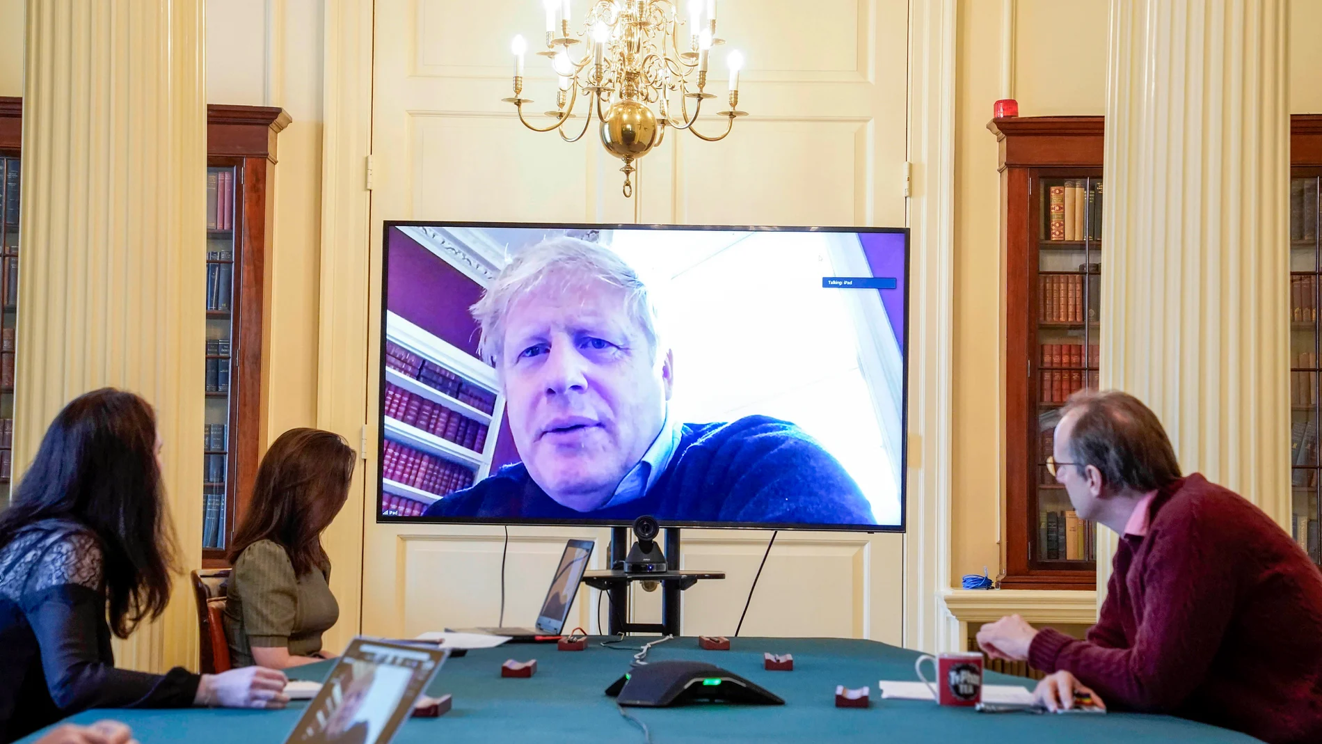 El primer ministro británico participa por videoconferencia en la reunión del comité de expertos de coronavirus