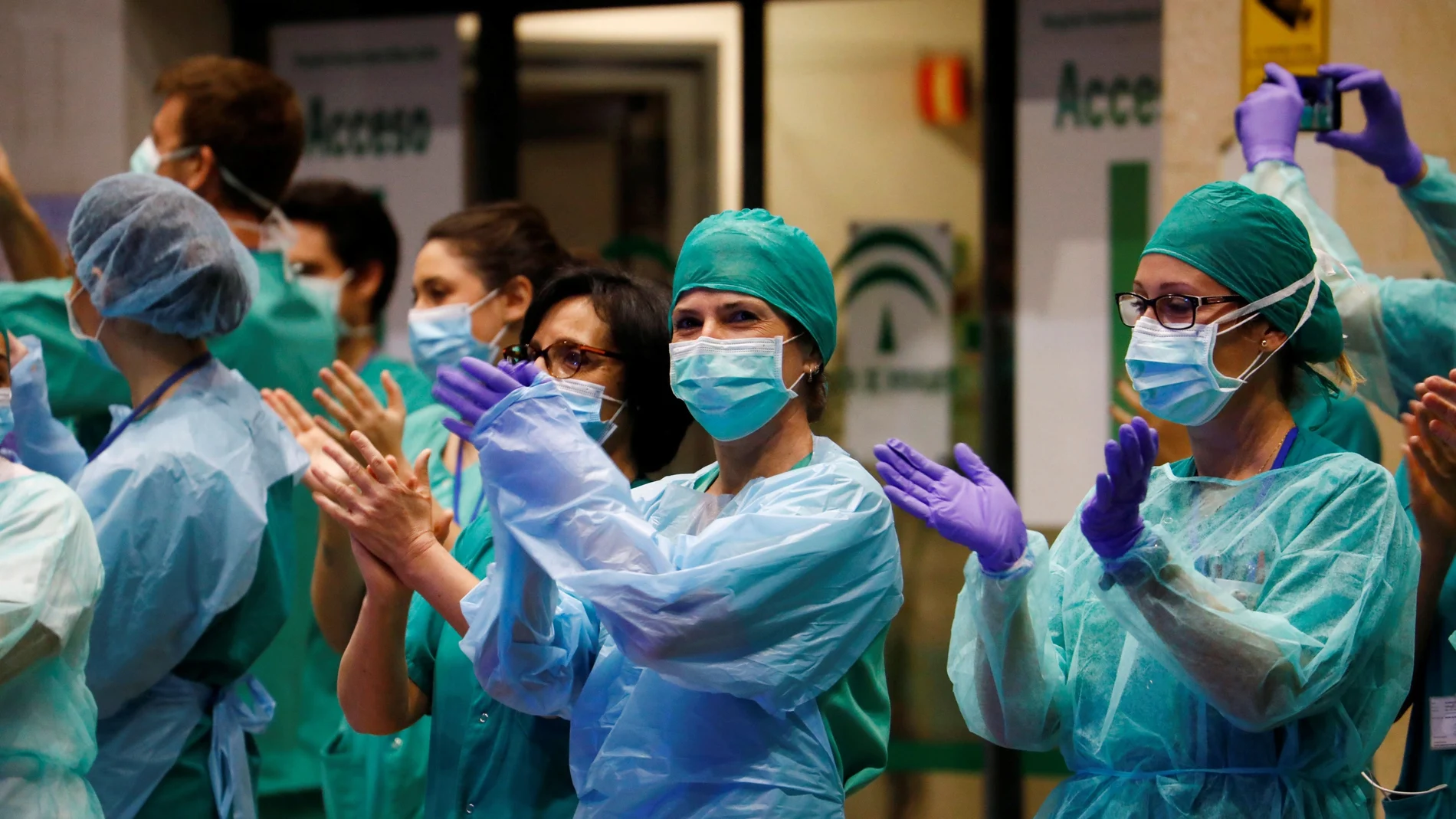 APLAUSOS A LOS SANITARIOS