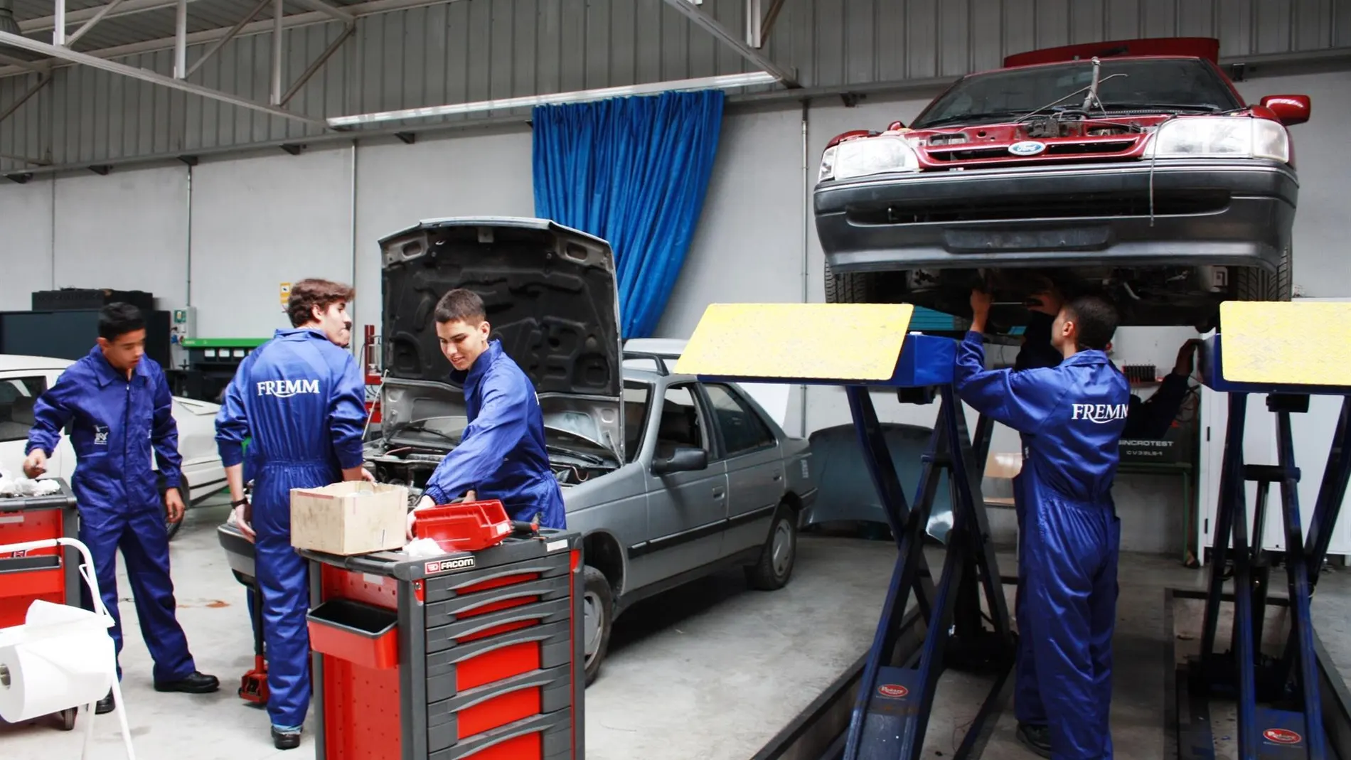 Imagen de archivo de un taller de reparación de vehículos