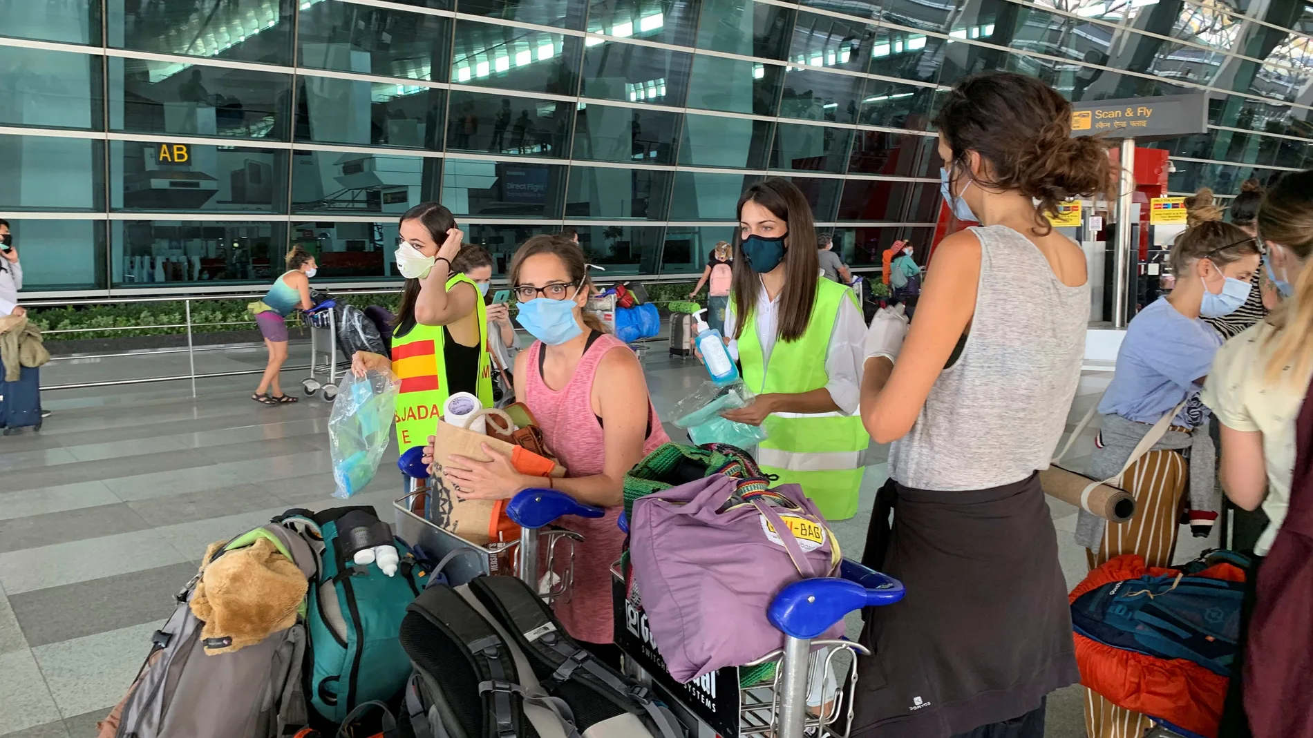 Avión con unos 250 turistas españoles varados en India parte rumbo a España
