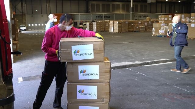 Reparto de mantas por parte de Iberdrola en el marco de medidas para mitigar el efecto del coronavirus