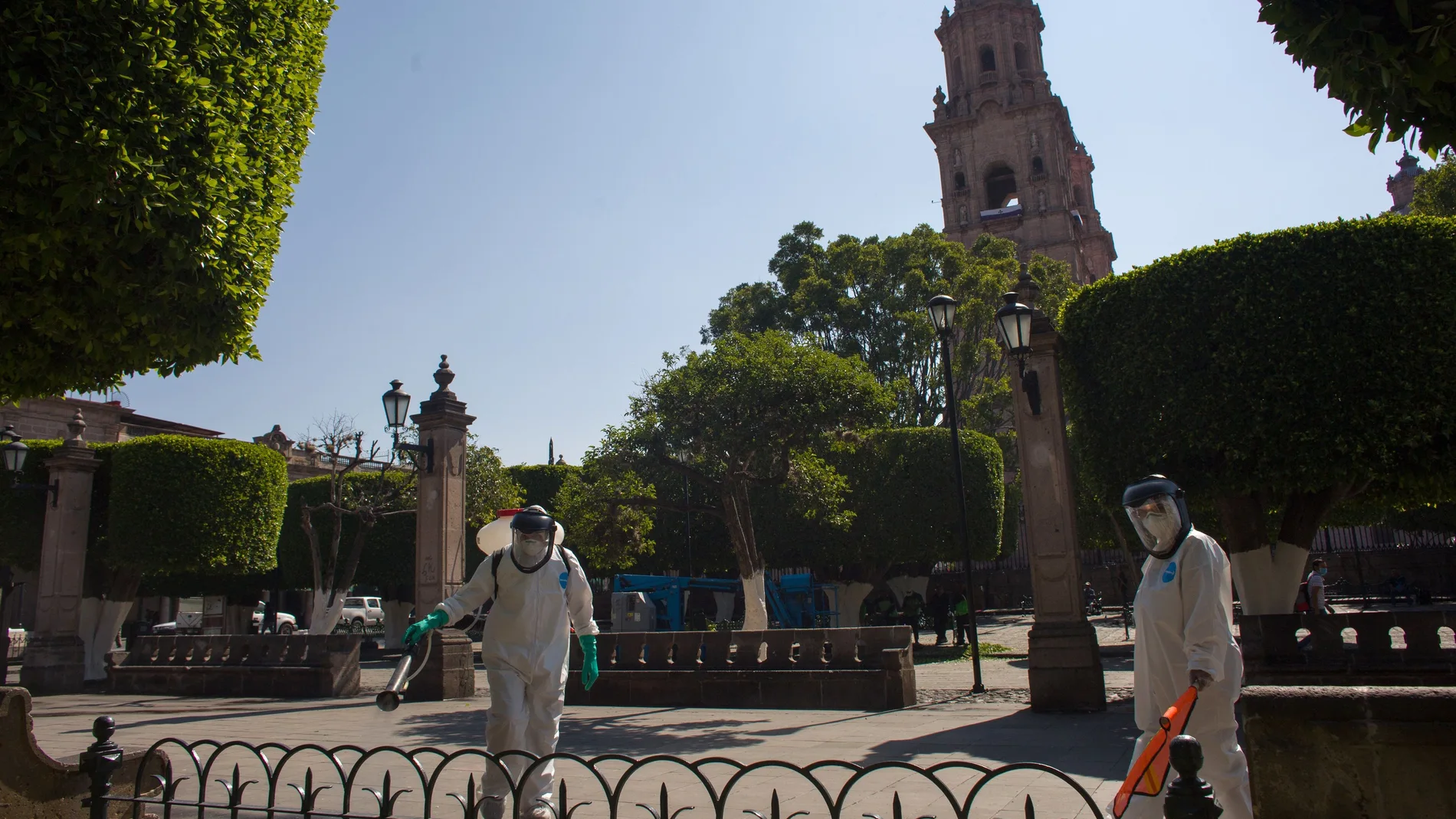 Limpieza de las Plazas Publicas en Morelia por COVID-19