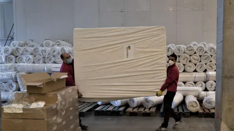Iberdrola instala un grupo electrógeno para el hospital de campaña de Valencia