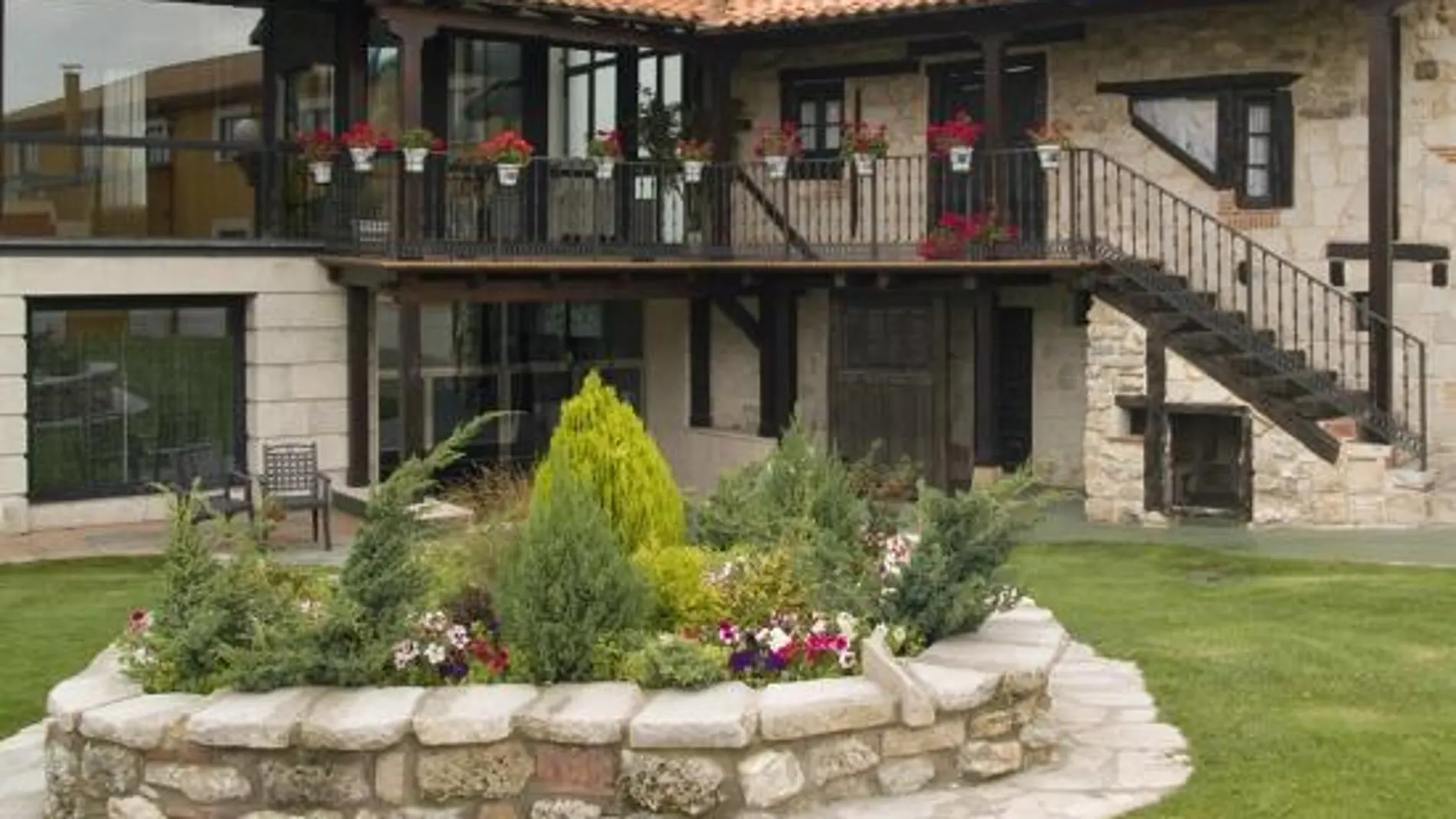 Hotel Restaurante Sotopalacios, en Burgos, uno de los que puede abrir estos días sus puertas para albergar a servidores públicos o trabajadores de empresas esenciales ante esta pandemia