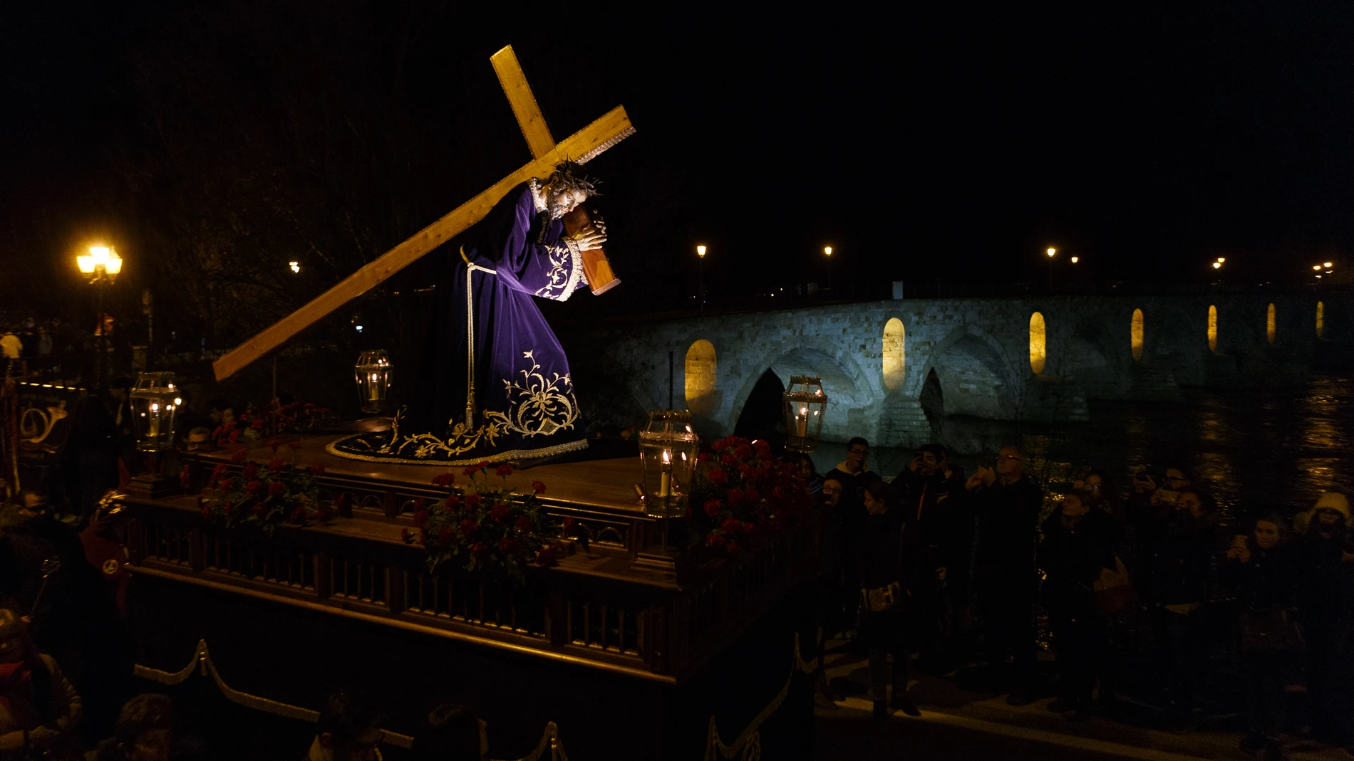 El traslado del Nazareno de San Frontis marca el inicio de la Semana Santa de Zamora