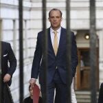 El ministro de Exteriores británico, Dominic Raab, hoy a su llegada a Downing Street/AP