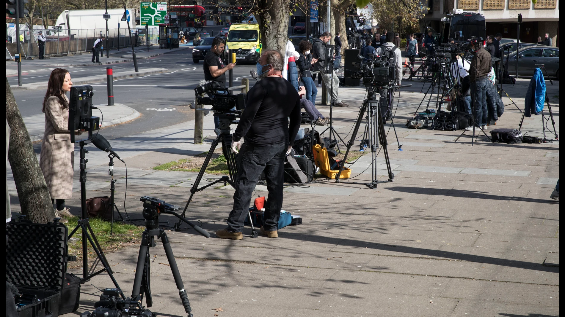 07/04/2020. London, United Kingdom: The worldÕs media outside St.ThomasÕ Hospital in London after Prime Minister Boris Johnson was transferred to the Intensive Care Unit. (Stephen Lock / i-Images / Contacto)07/04/2020 ONLY FOR USE IN SPAIN