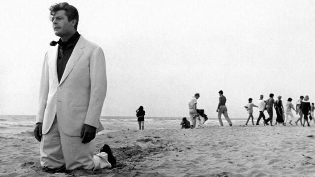 Fotograma de la película "La Dolce Vita" dirigida por Fellini